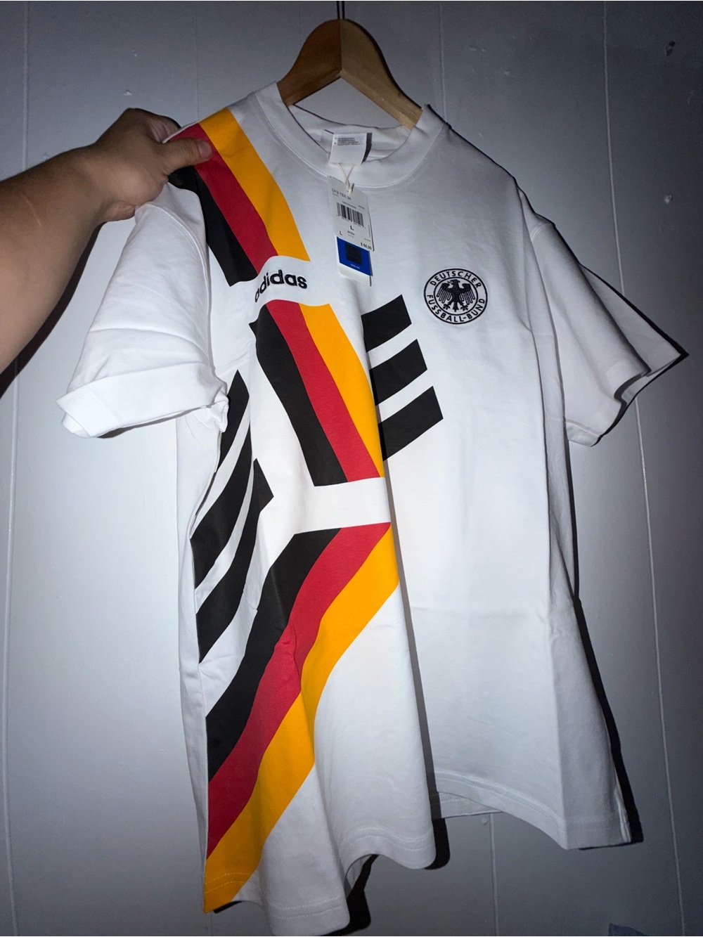 Men Brand new Adidas Germany T-Shirt Size L